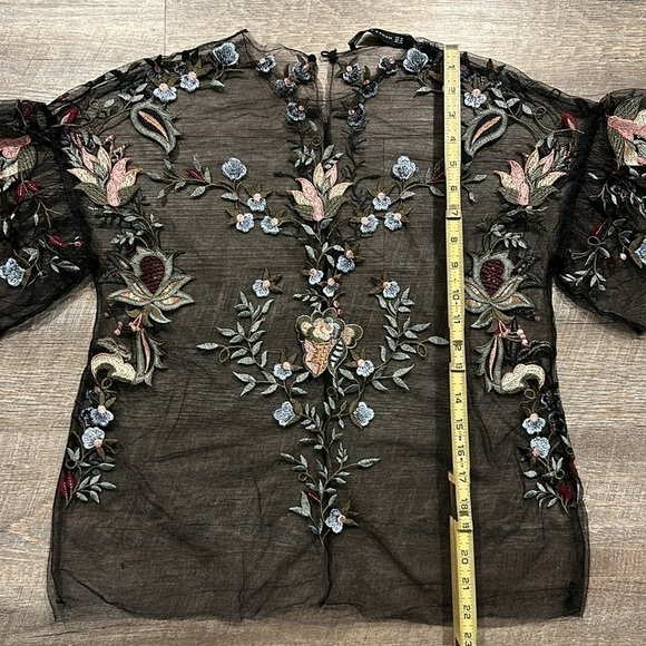 Zara black sheer mesh embroidered flutter sleeve top with keyhole neck size XS - Picture 6 of 10